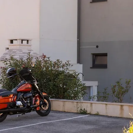 Megi By Guide Apartman *