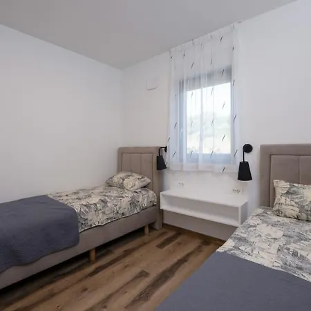 Megi By Guide * Banjole