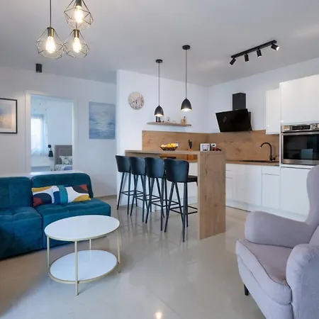 Apartment Megi With Shared Pool By Villas Guide Appartamento *