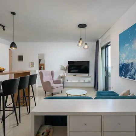 Apartment Megi With Shared Pool By Villas Guide Appartamento *