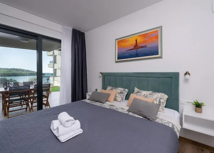 Megi By Guide * 반졸레