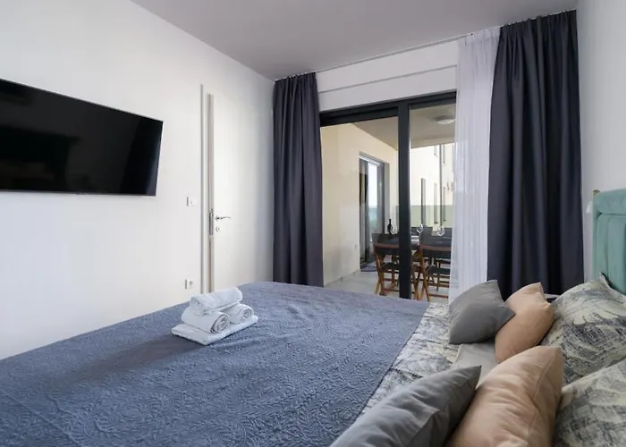 Megi By Guide * 반졸레