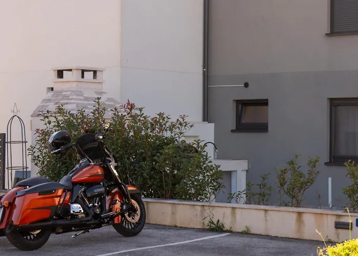 아파트 Megi By Guide 반졸레